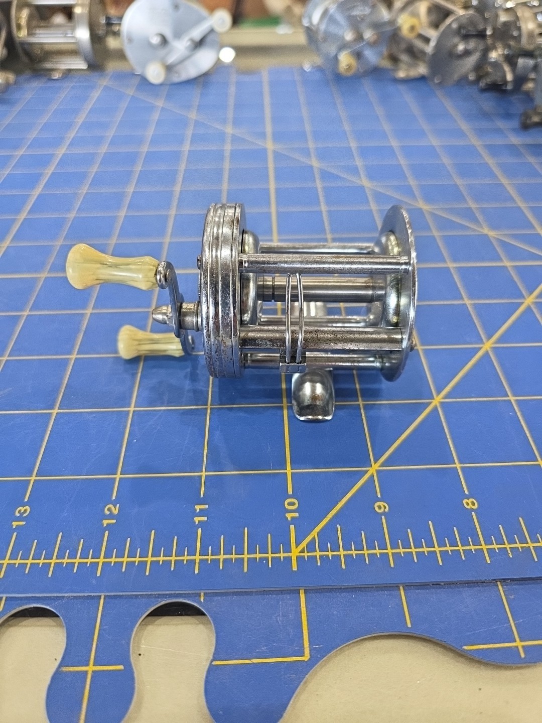 R36 VTG Shakespeare True Blue #1956 Bait Casting Fishing Reel