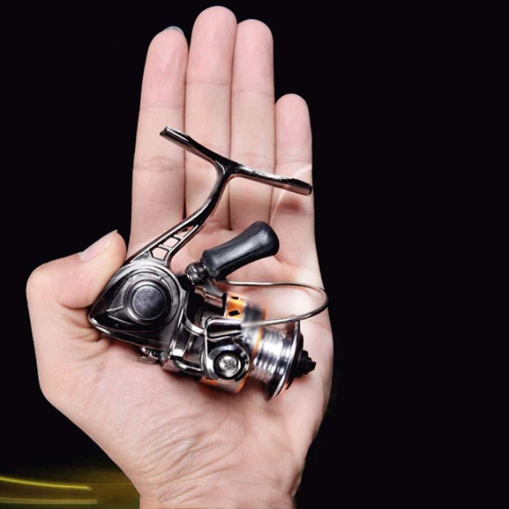 Freshwater Full Metal Mini Spinning Reels Carp Raft Fishing Wheel + Fish Hook