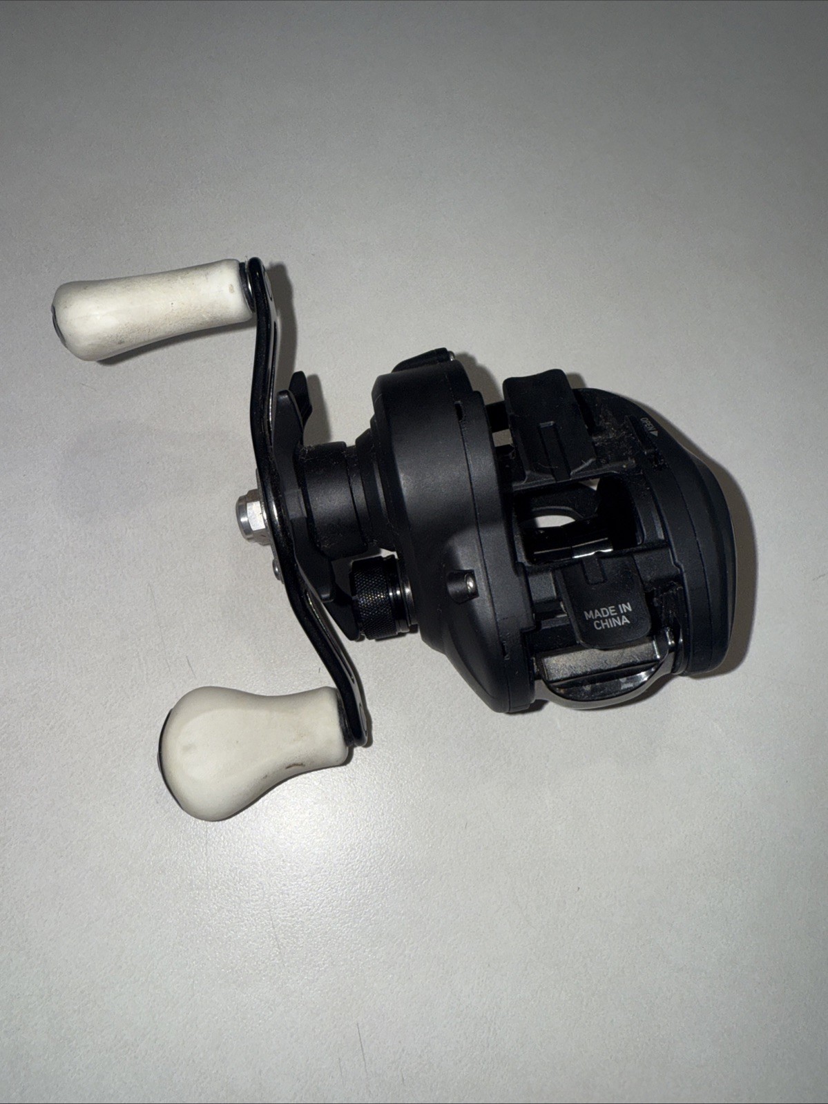 Daiwa CC80 Right-Handed Baitcasting Reel 7.5:1 Ratio- Excellent Condition