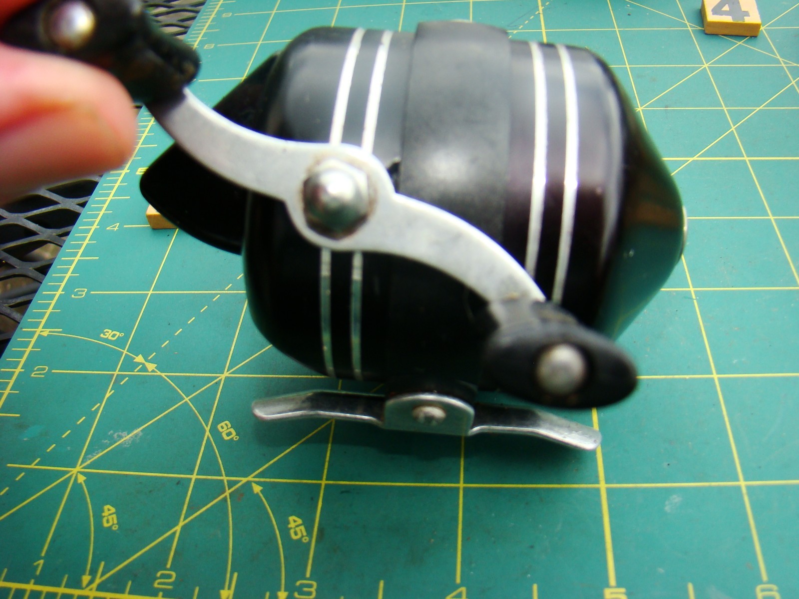 W2129 PR NICE ZEBCO 600 METAL SPINCAST FISHING REEL