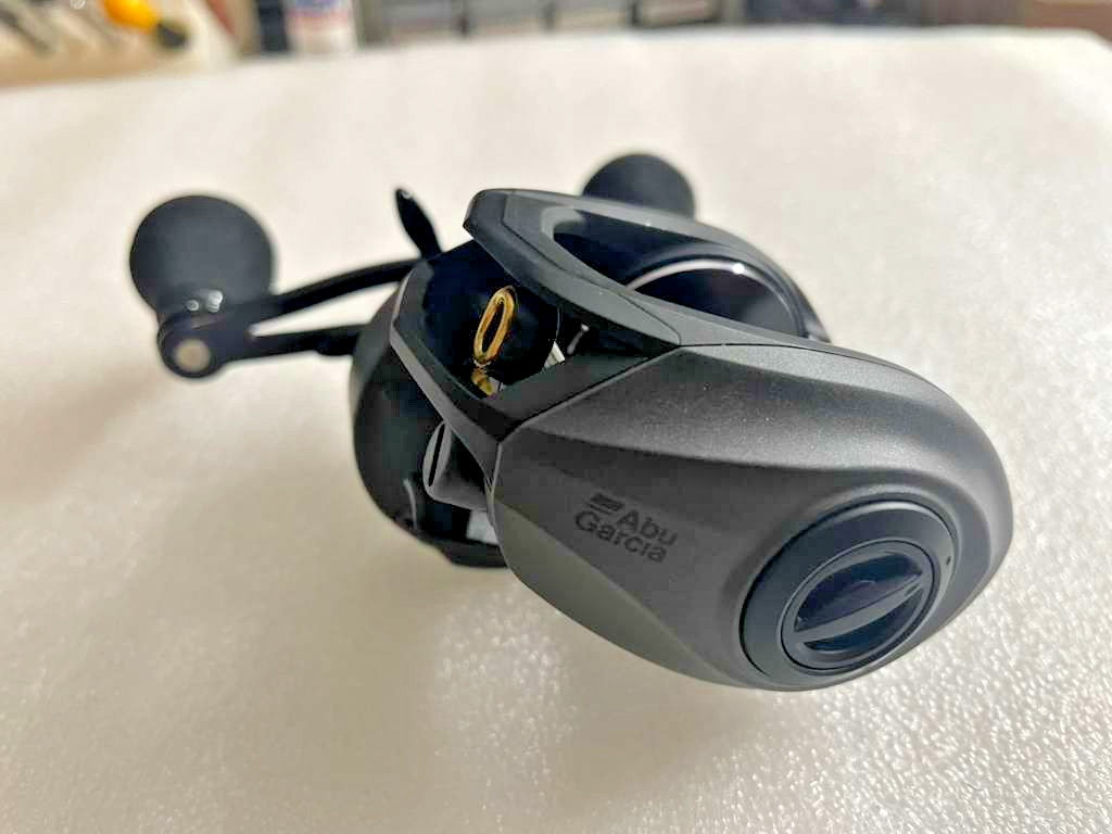 NEW ABU GARCIE REVO BEAST 40-HS Baitcasting Reel Right Hand – FREE SHIPPING