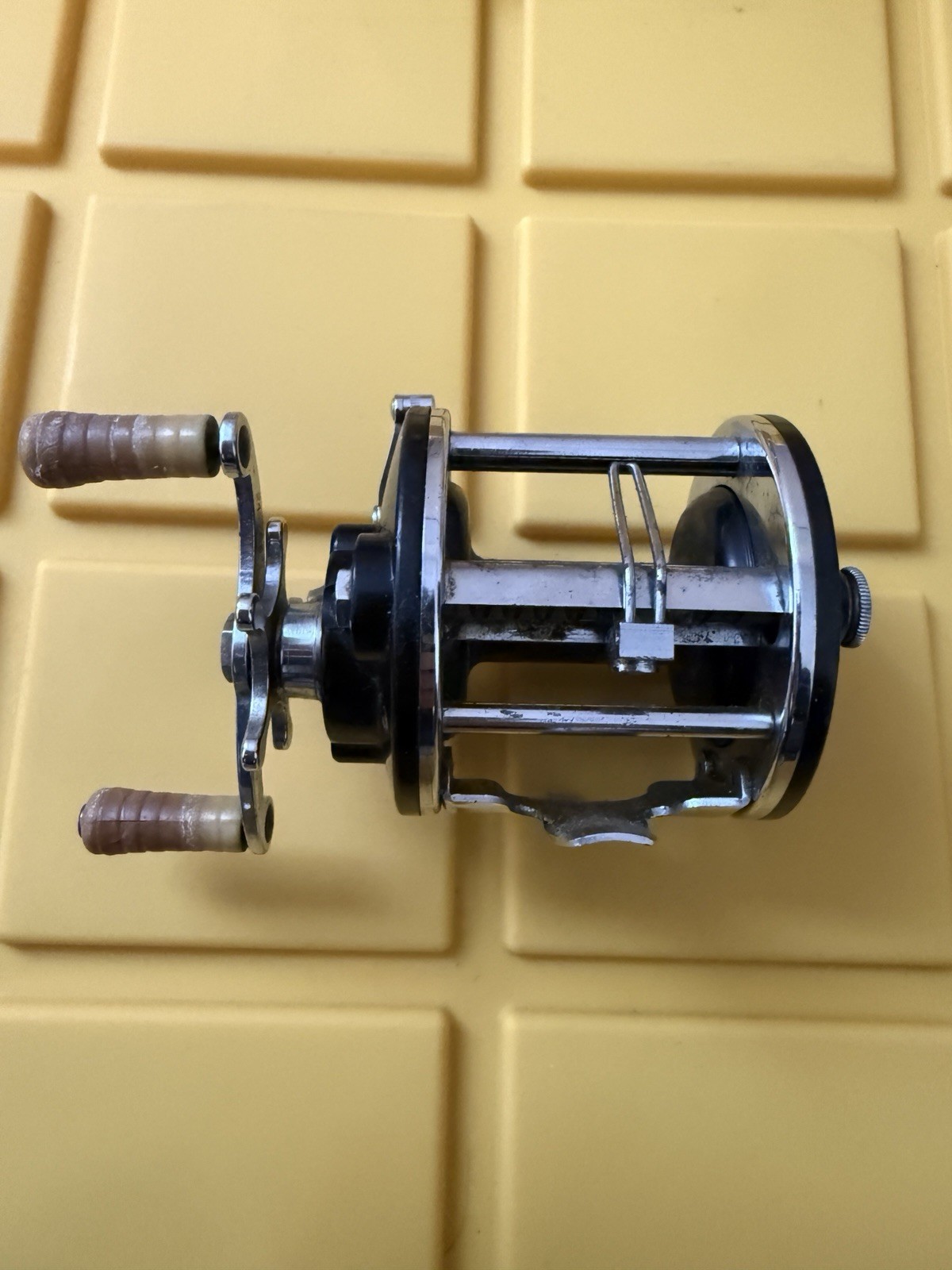 Lot Of 3 Vintage Fishing Reels Penn Peer 109 Penn Peer 209 Empire Misc Reel