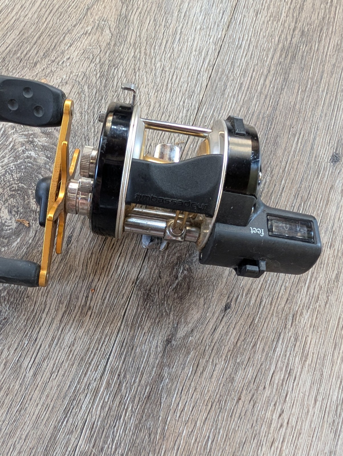 Abu Garcia Ambassadeur 5500LC Line Counter Round Baitcasting Reel Black & Gold