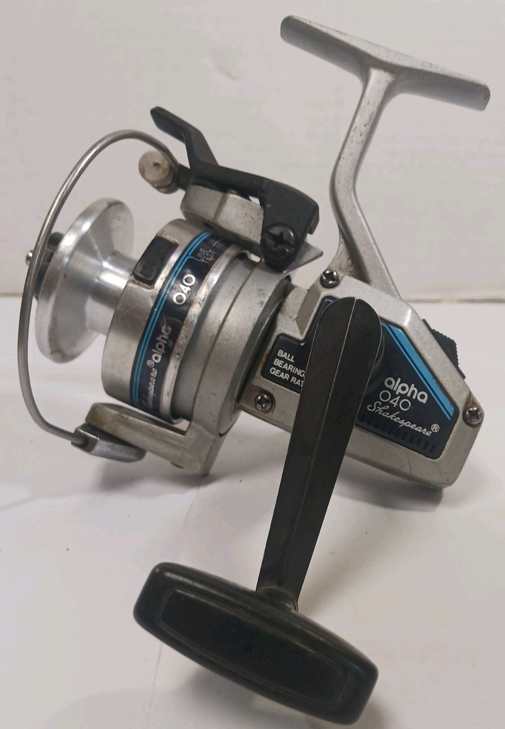 Shakespears Alpha 040 2100 D Series with EZ cast Auto or Manual Trip Reel
