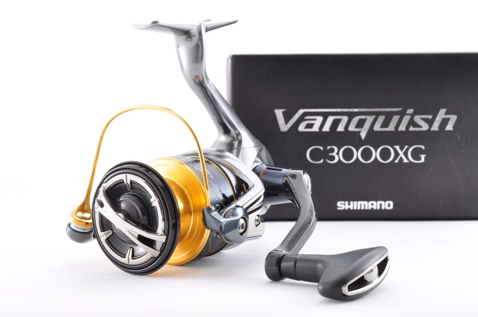 Shimano 16 Vanquish C3000XG Near Mint Fishing Spinning Reel from Japan B0242