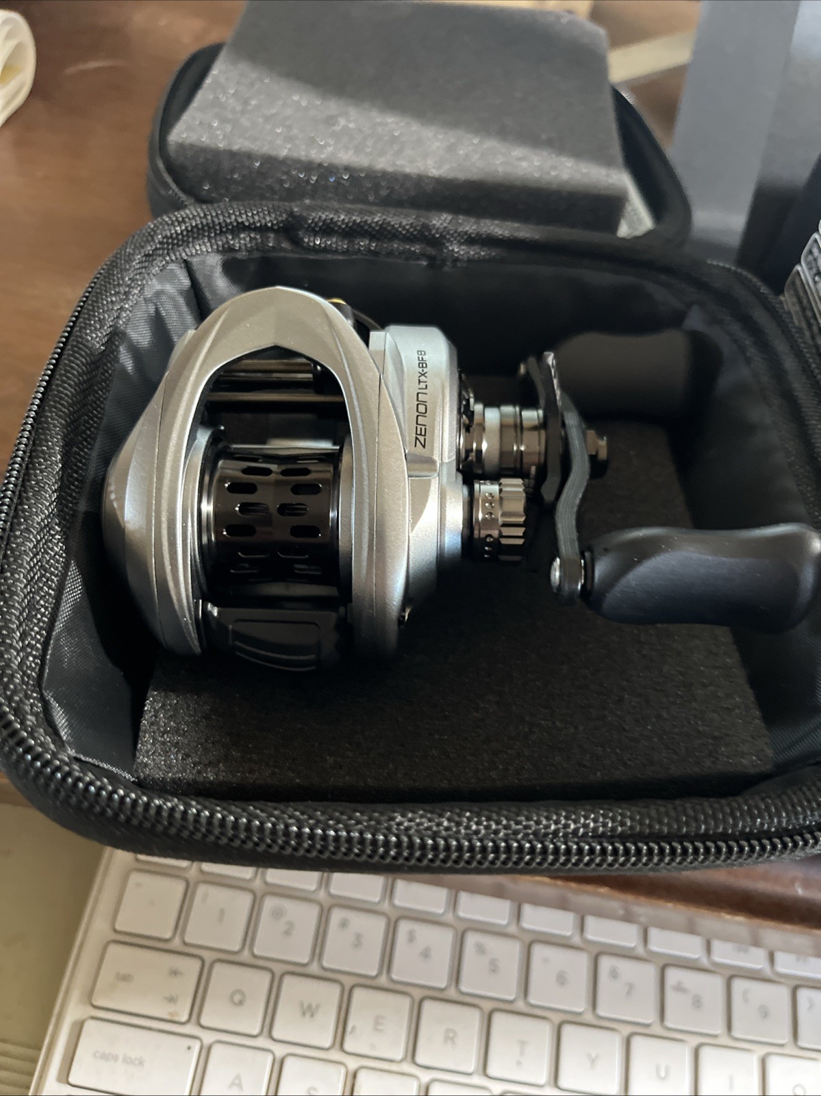 Abu Garcia Zenon LTX BF8 Low Profile Reel-Box- LP- 10-8.3:1 -right Hand Gray