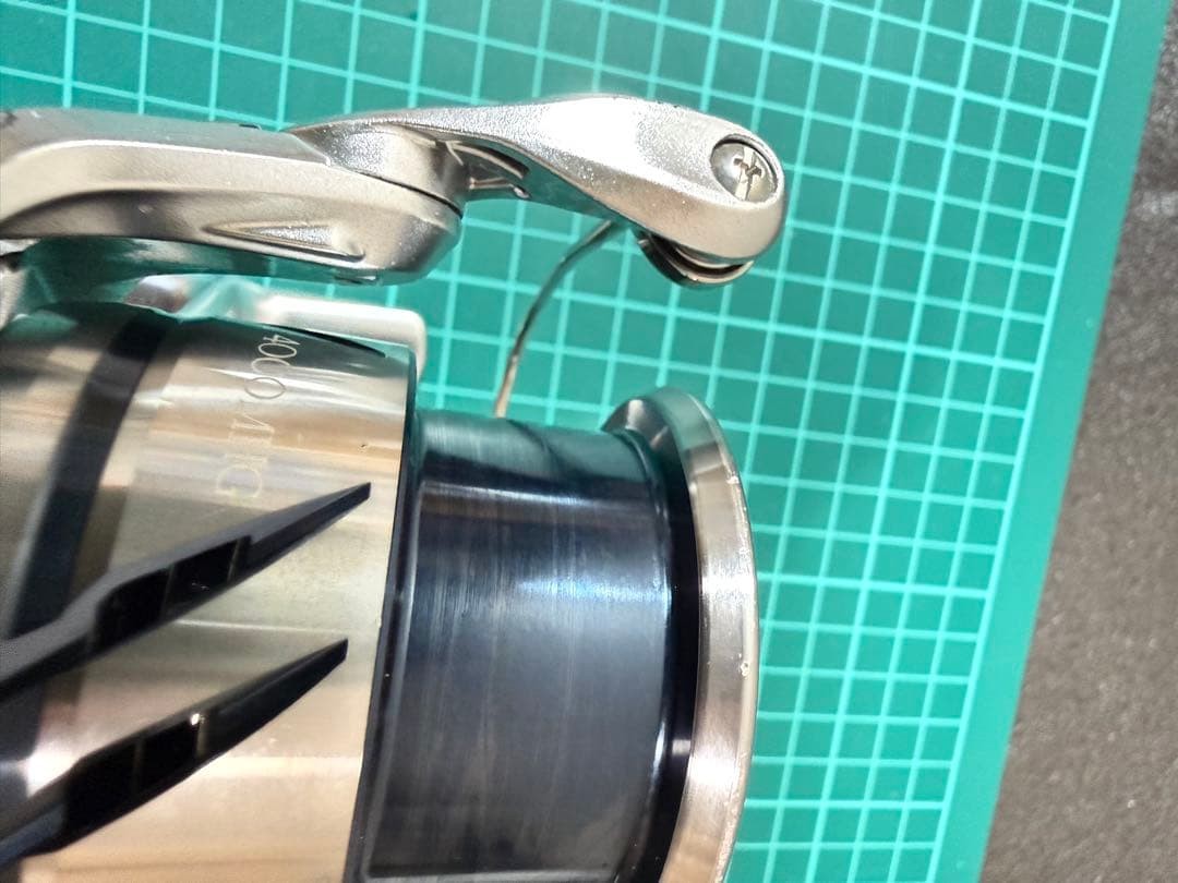 SHIMANO Spinning Reel 23 STRADIC 4000MHG MicroModule Gear II Seabass Exc++