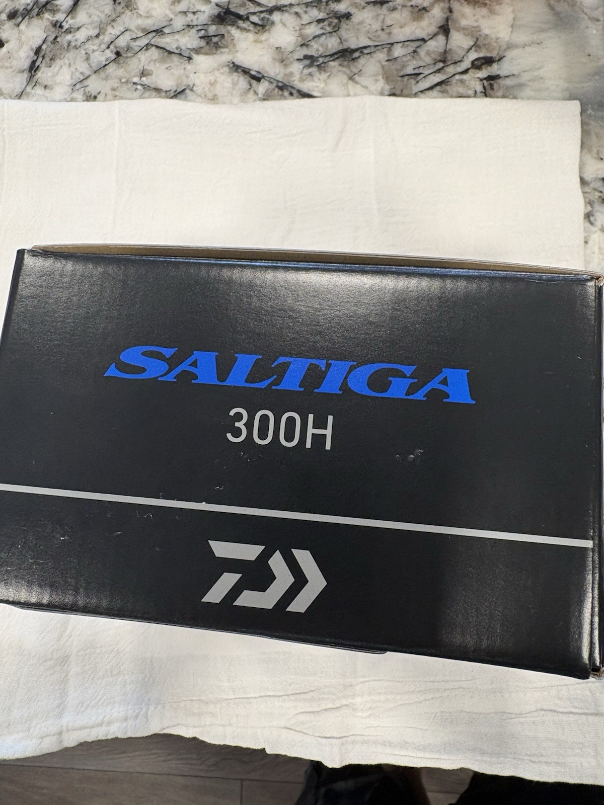 Daiwa Saltiga 300H Right-Hand 7.3:1 Baitcast Reel MAGSEALED Black/Gold