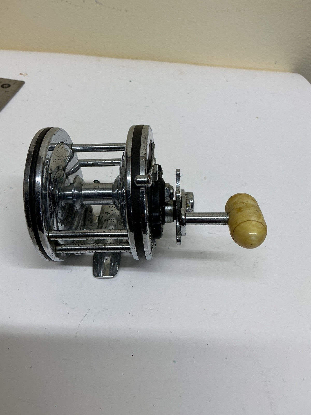 Vintage 1950’s Penn Senator 1/0 Fishing Reel White Bakelite Handle EXC See Photo