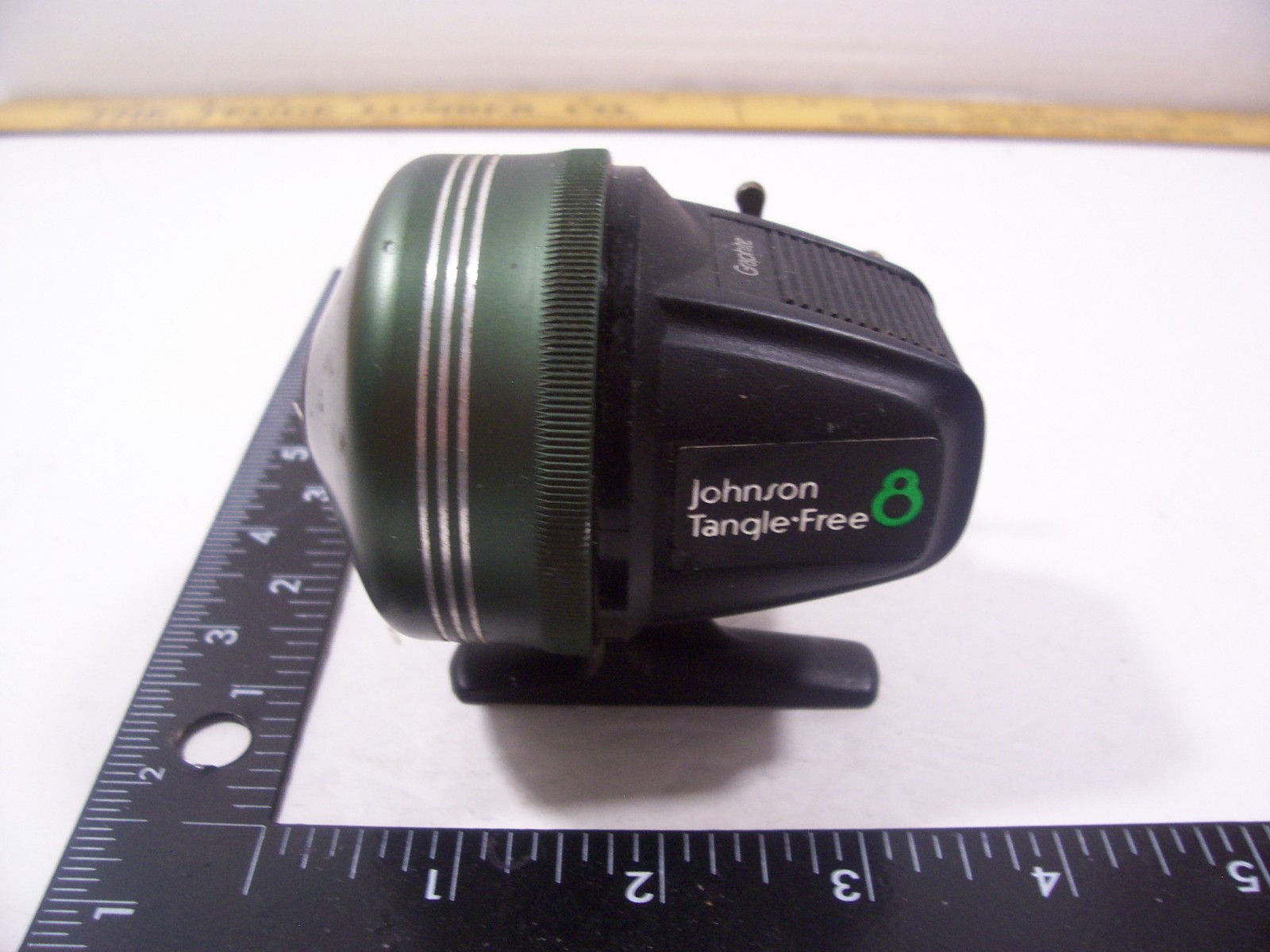 Johnson 8 „Tangle-Free“ Closed Face Spin Cast Fishing Reel – Star Drag – U.S.A.