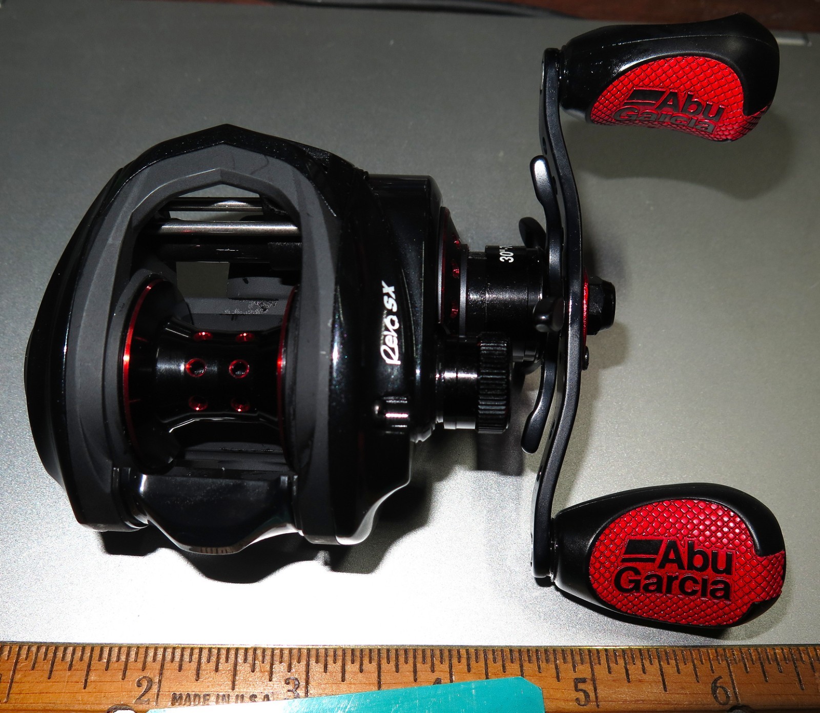 Abu Garcia ‎REVO4 SX-HS RH Baitcast Reel 10 Bearings 7:3:1 NO BOX NEW
