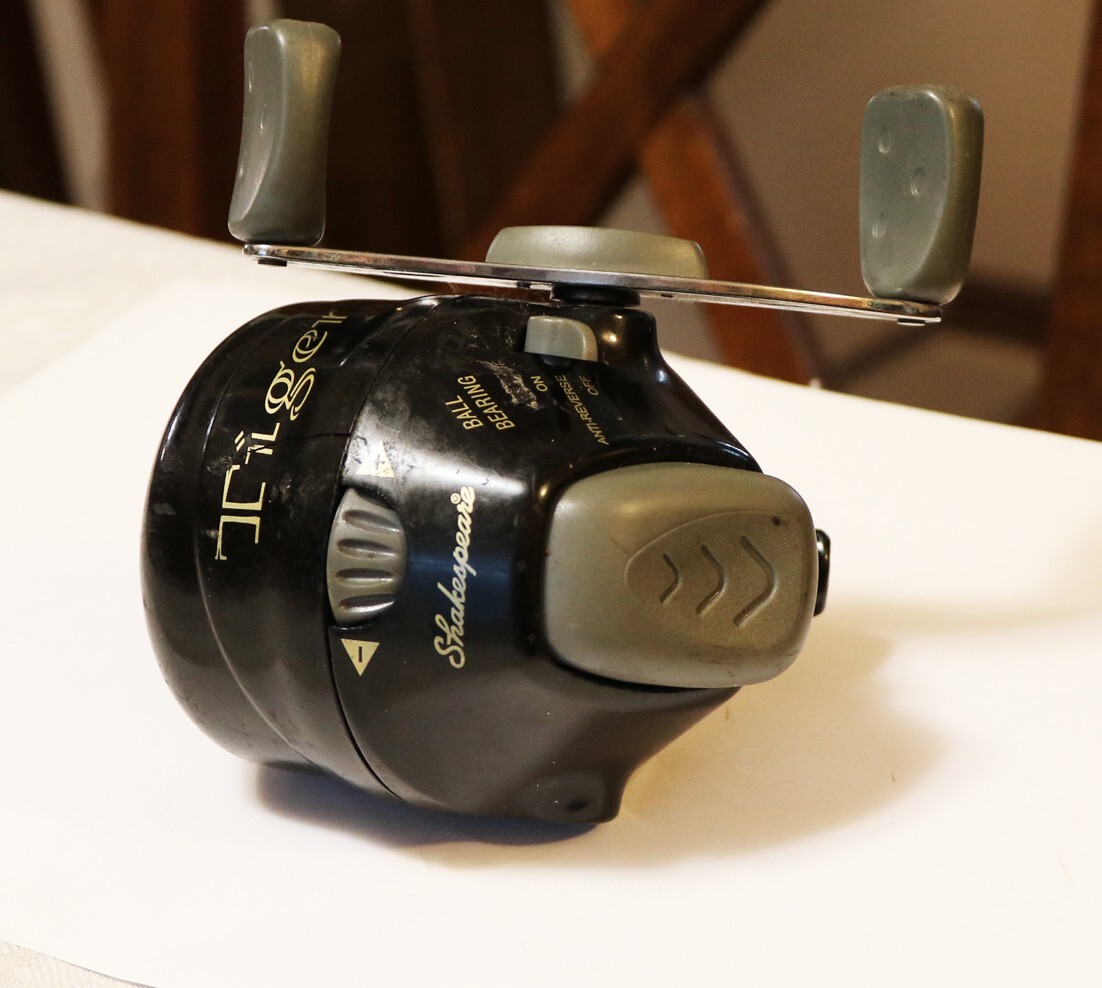 Shakespeare Tiger Model 20 Closed Face Spin Fishing Reel
