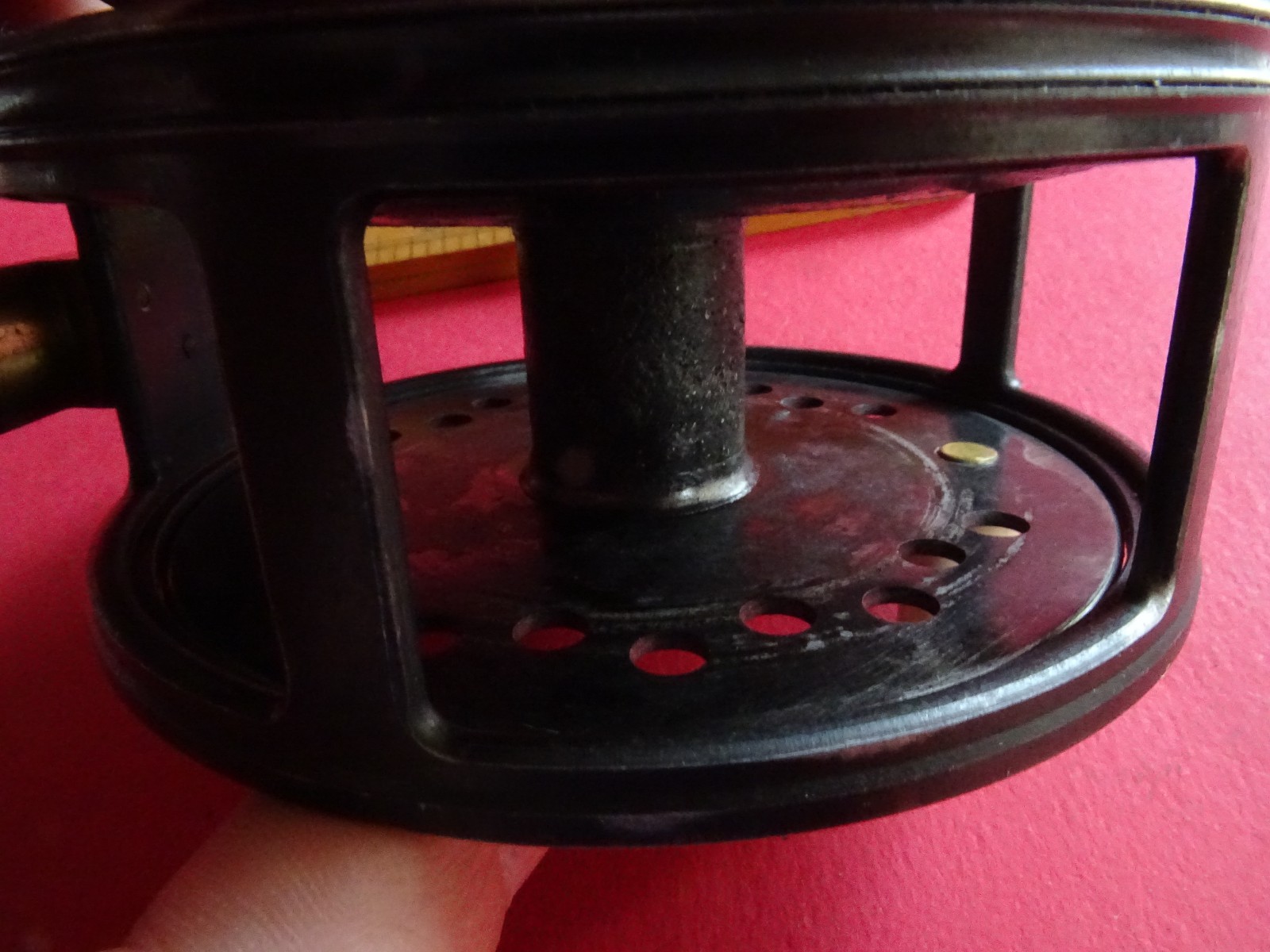 A NICE VINTAGE C FARLOW 4 3/8″ SALMON FLY REEL (J W YOUNG MADE)