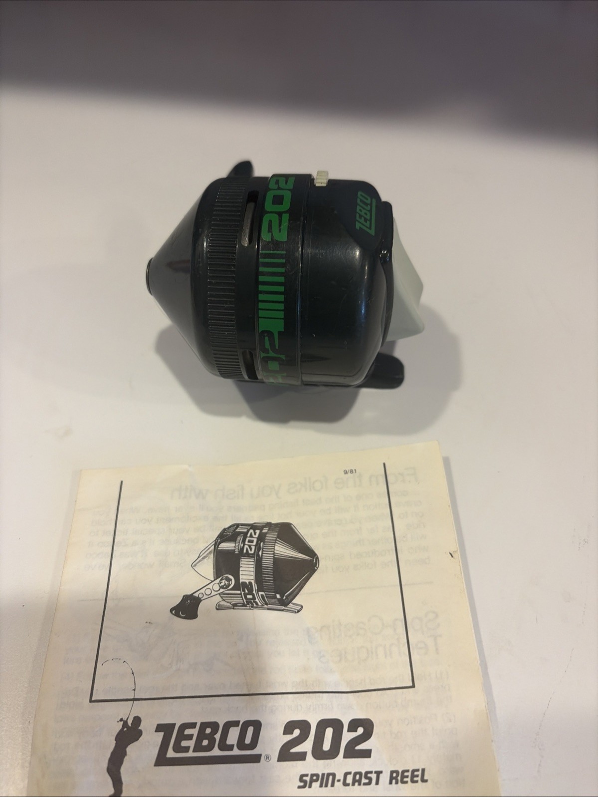 Zebco 202 Spincast Fishing Reel Right Hand Green Black Freshwater Bass Reel