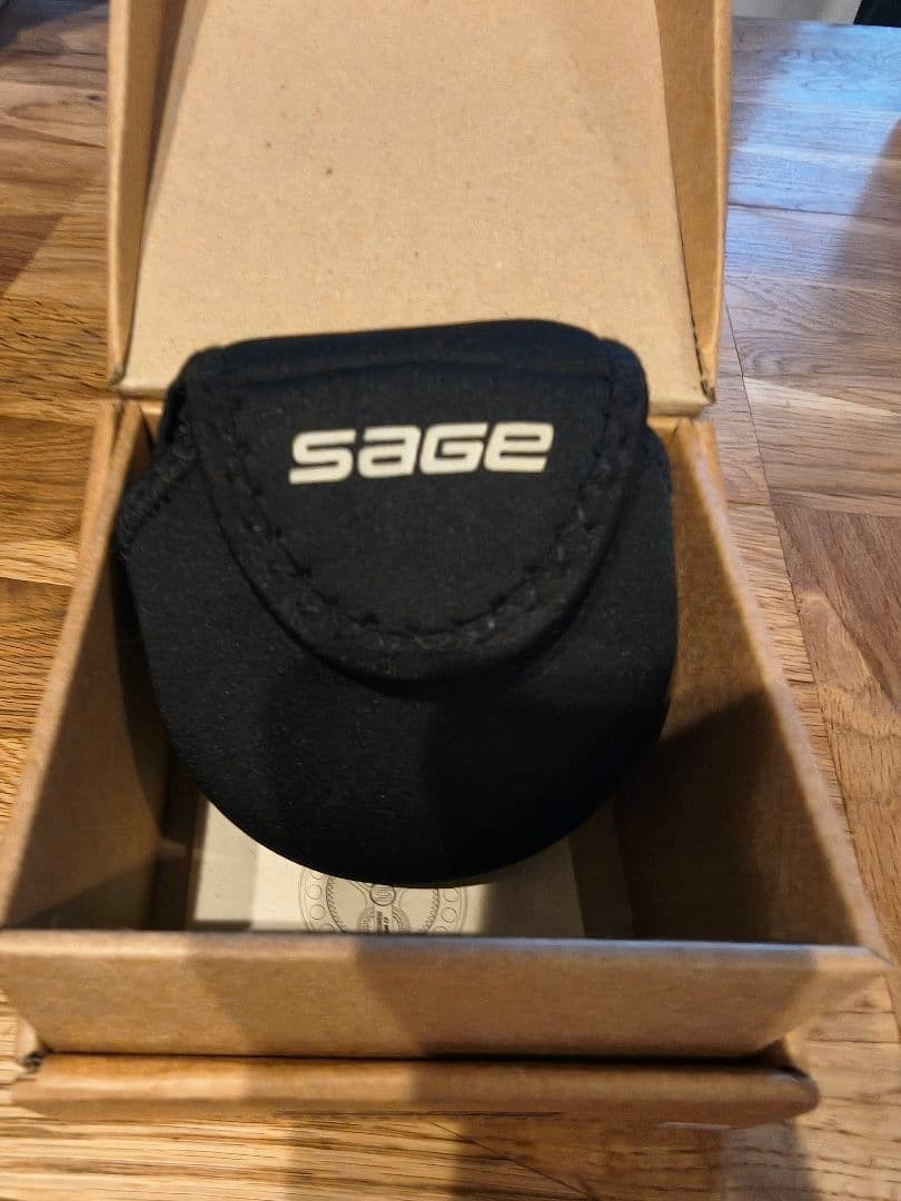 Sage 4550 CF Fly Fishing Reel Silver Carbon Fiber w/ Box Case Excellent