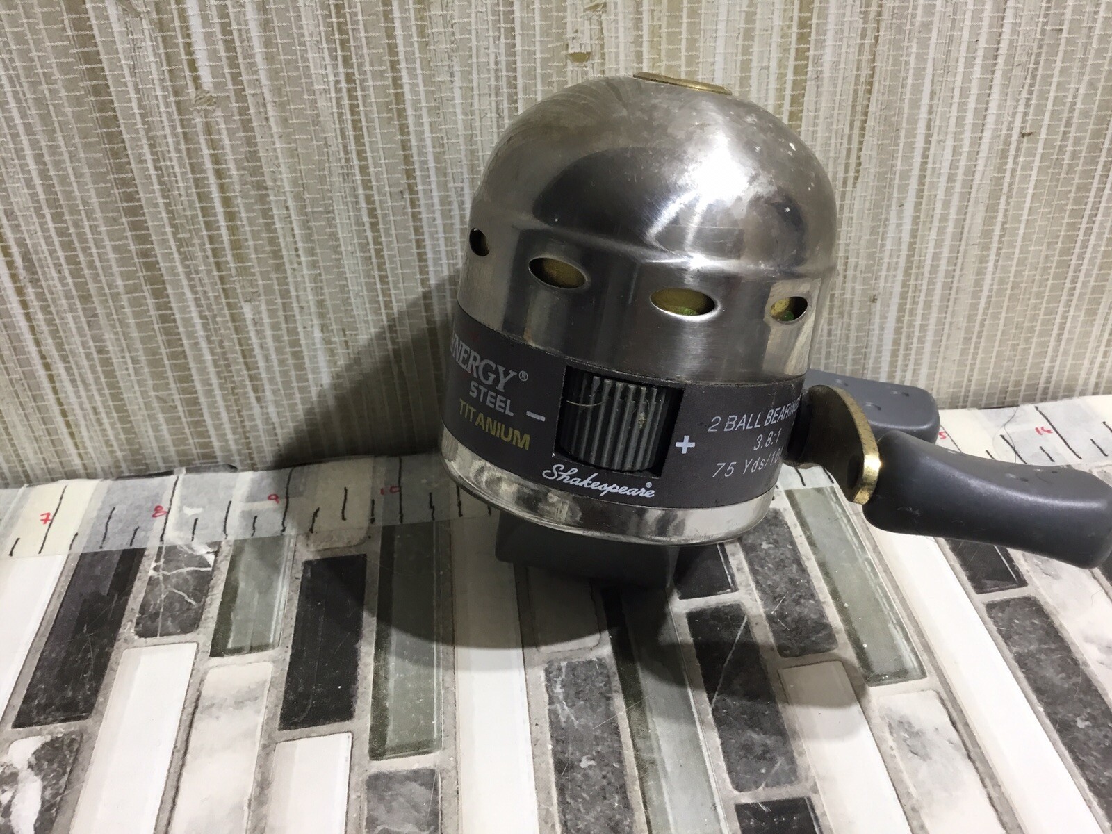 Shakespeare SYNERGY Steel Titanium 2002TI Fishing Spincast Reel Anti-Reverse