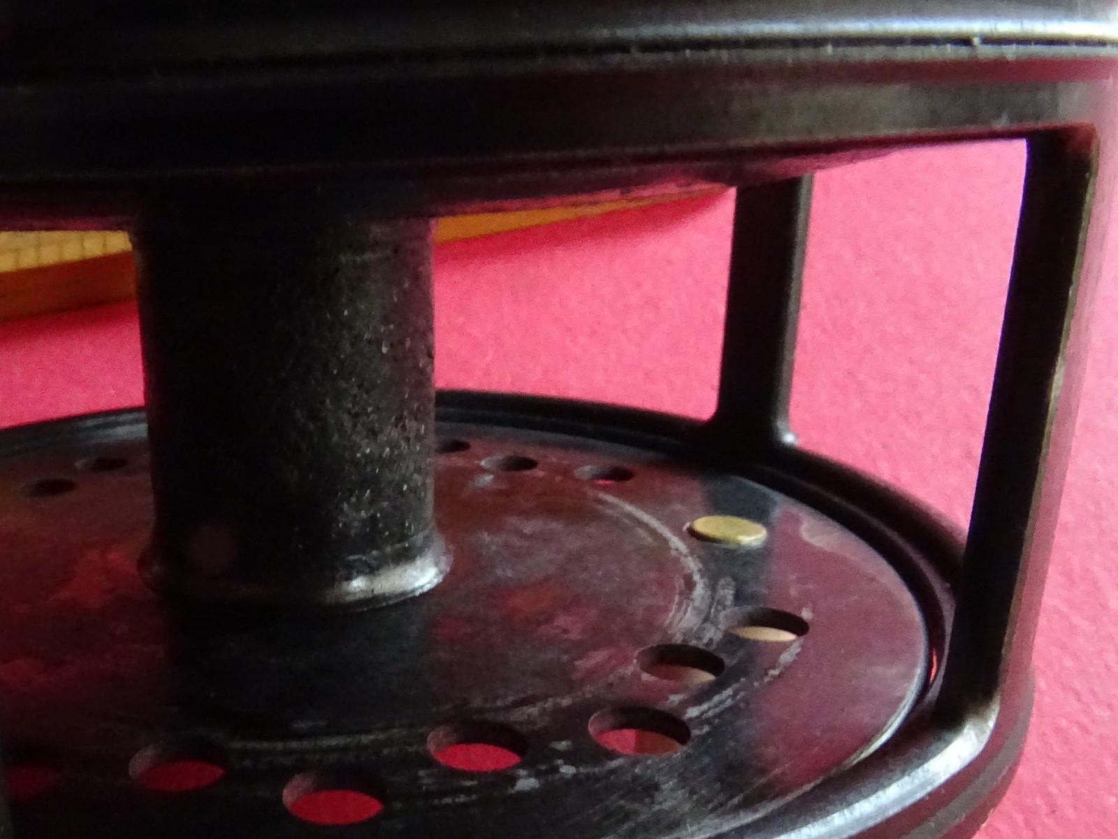 A NICE VINTAGE C FARLOW 4 3/8″ SALMON FLY REEL (J W YOUNG MADE)