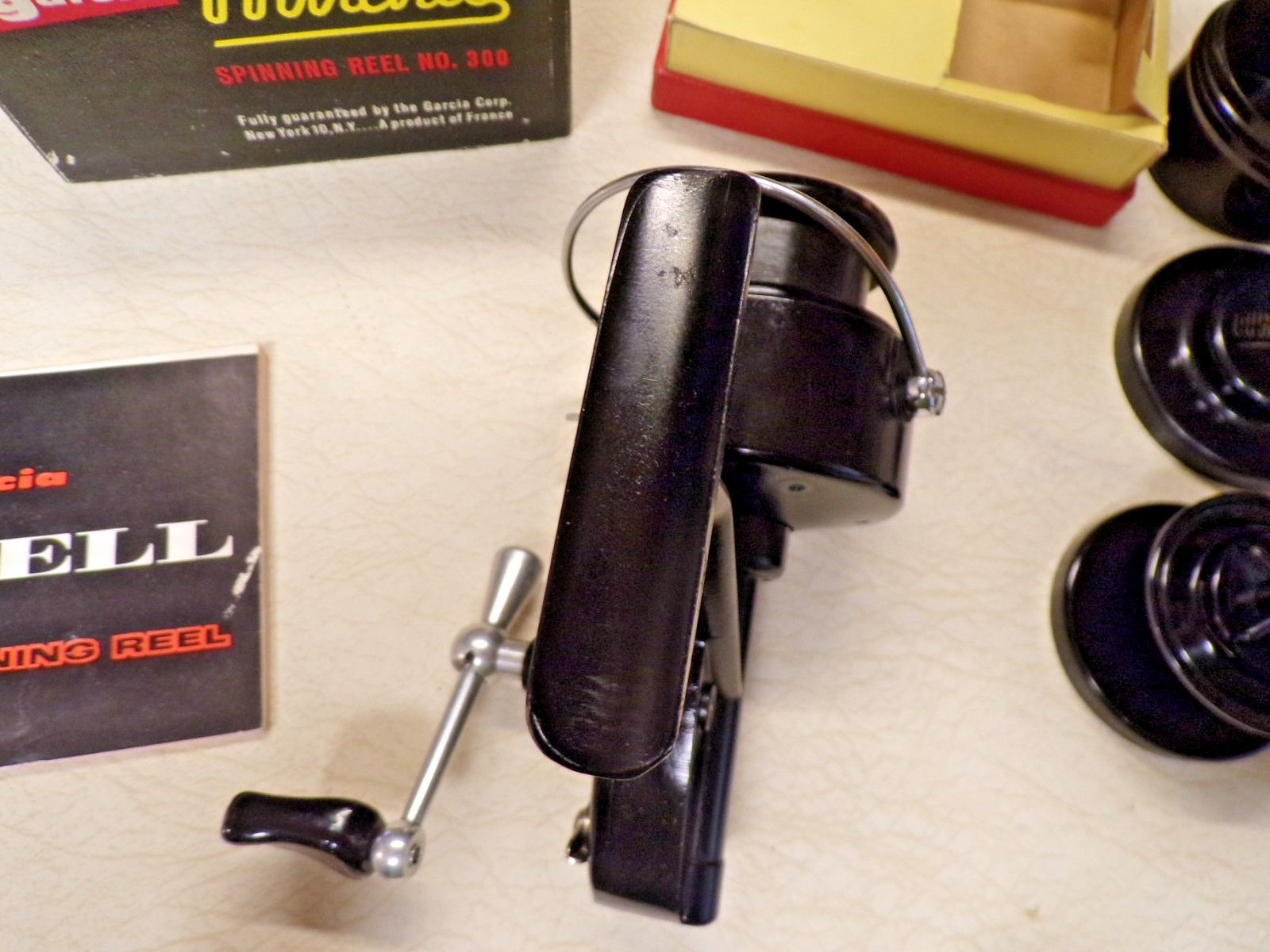 ABU GARCIA AMBASSADEUR FISHING REEL W/ BOX – MITCHELL 300 – CLEAN & WORKS GREAT