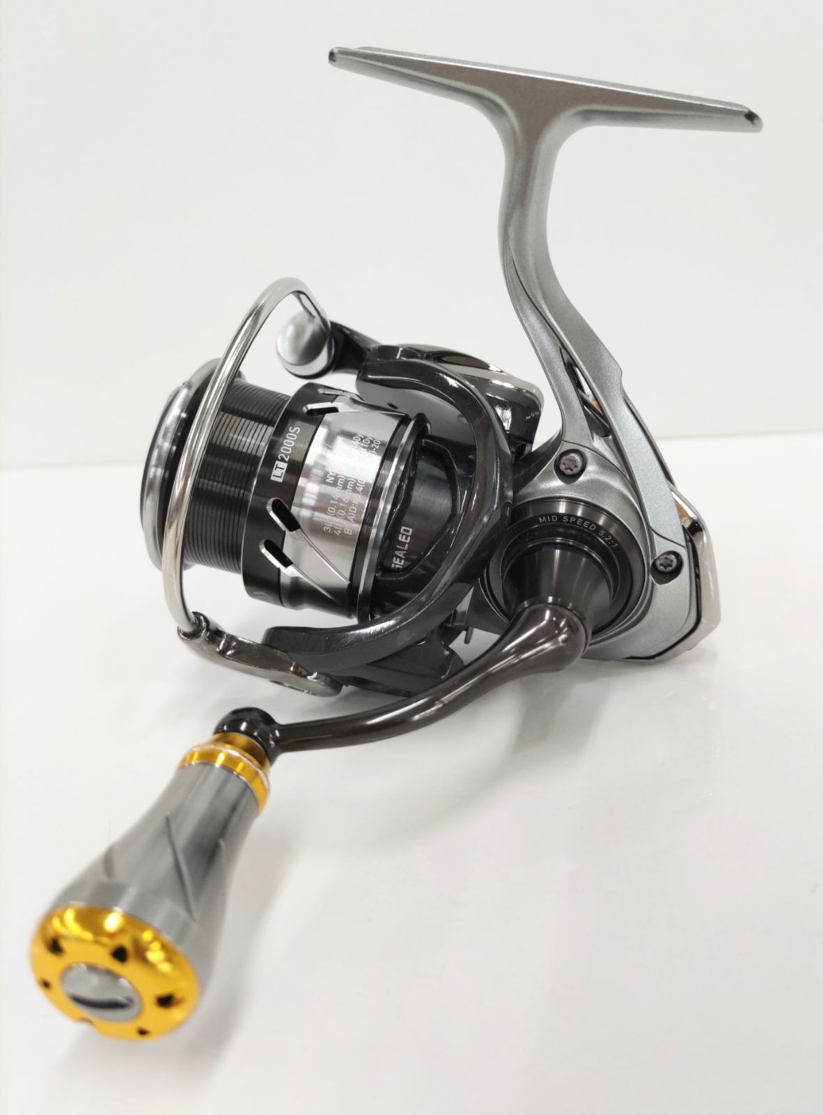 Daiwa 18 Caldia Lt2000S 01 Trout Area Pipe Fishing Light Salt Aging Mebaring