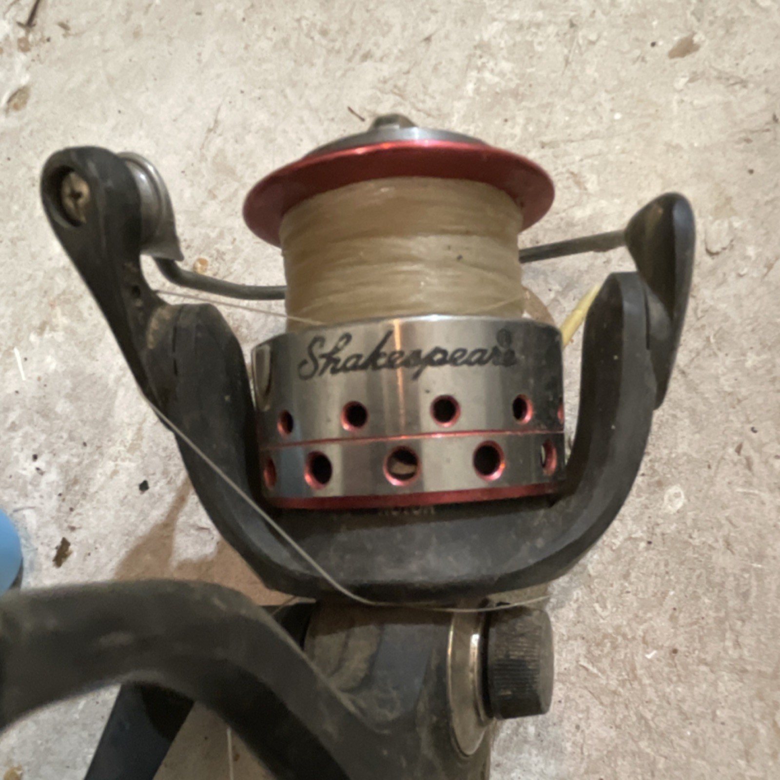 Shakespeare Spinning Reel Black Silver Red 5.2:1 Gear Ratio 8lb/220yd 12lb/180yd