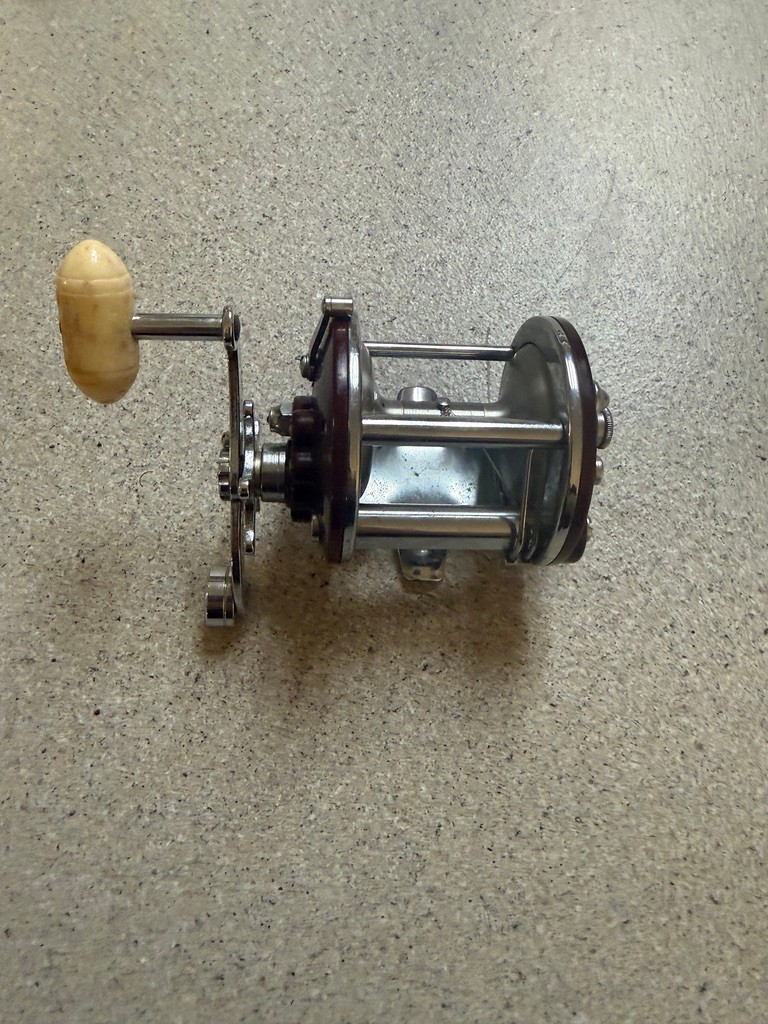 PENN Peerless No. 9 Fishing Reel – Used, Great for Anglers With Zipper Case.