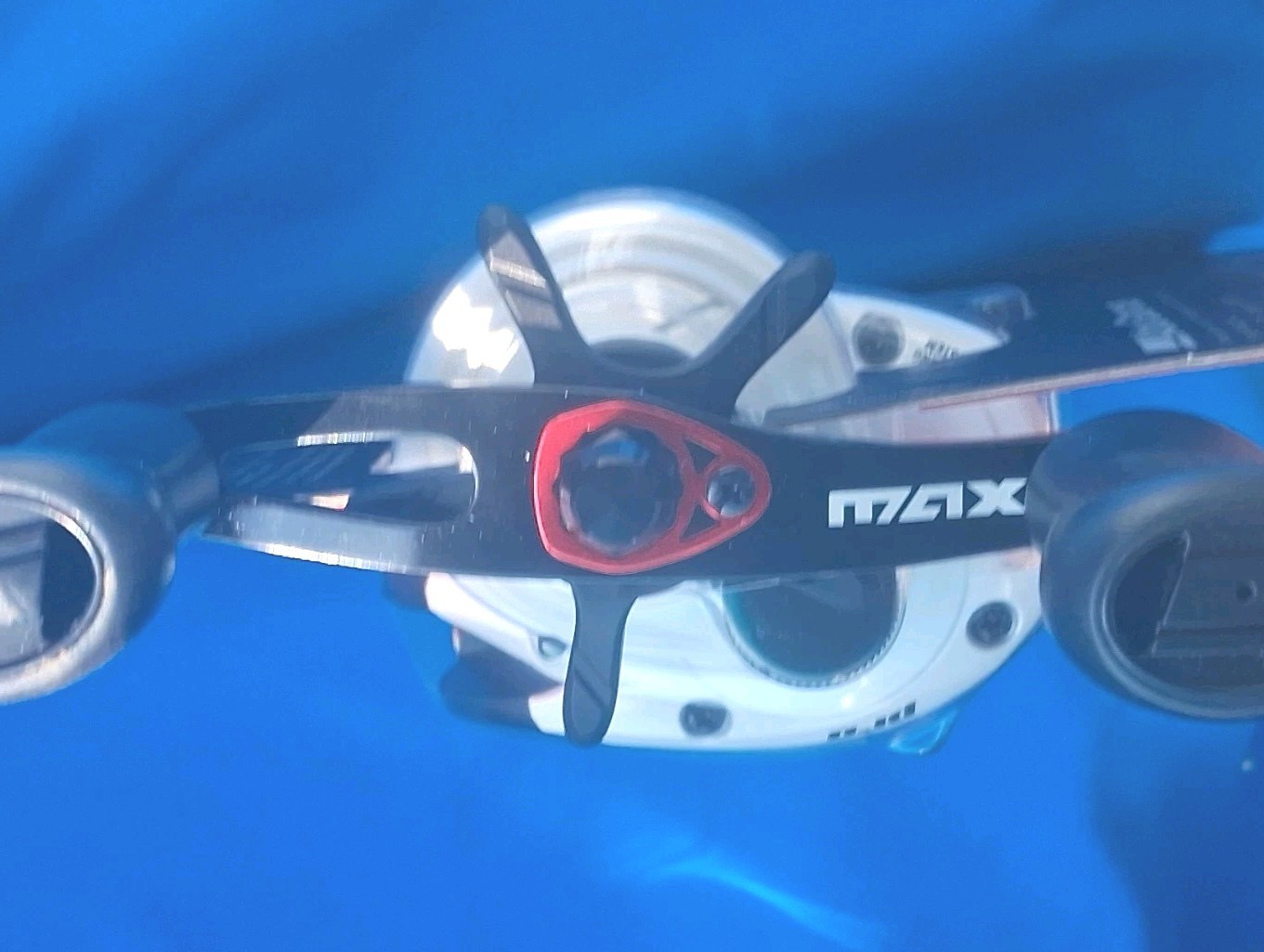 Abu Garcia Max Pro Low Profile Baitcast Reel RH 7.5:1 8+1BB 20lb