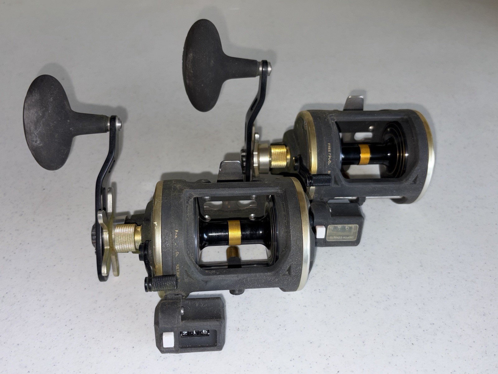 2 – PENN Squall Level Wind SQL20LWLC Fresh/Saltwater Fishing Reel w/Line Counter