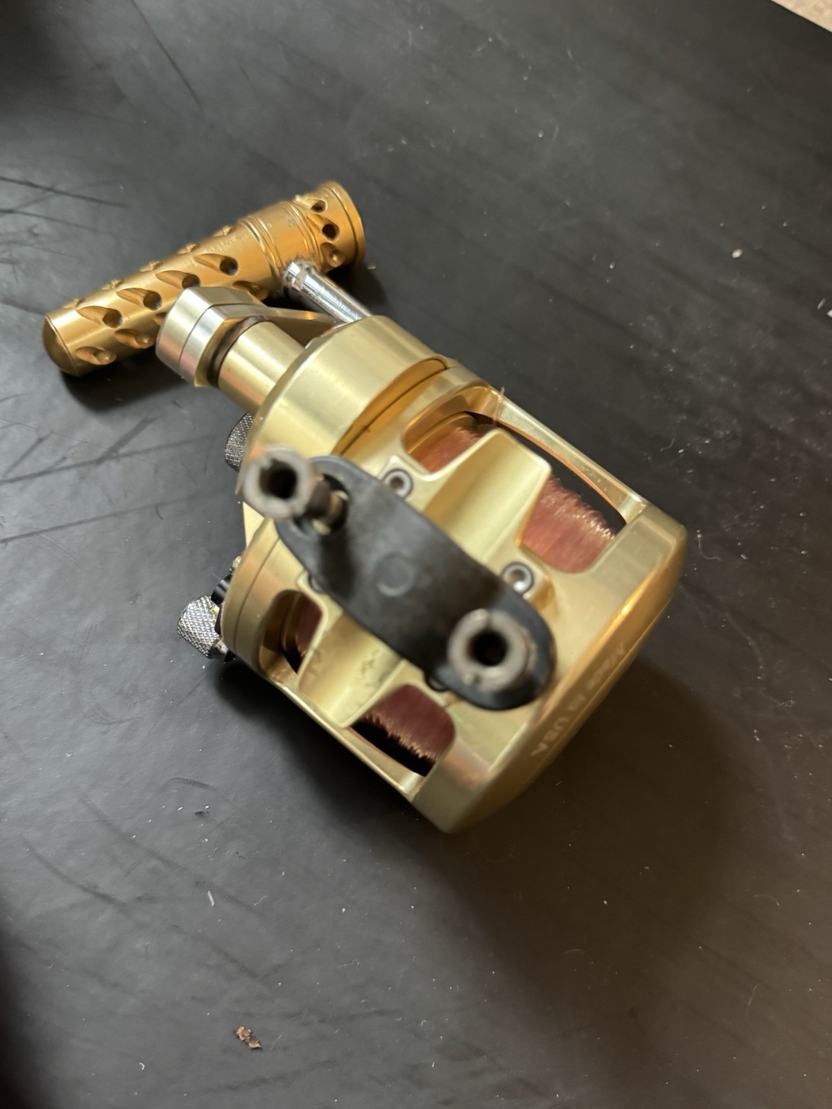 Avet HX 5/2 Two-Speed Lever Drag Trolling Reel Right-Hand Retrieve Gold