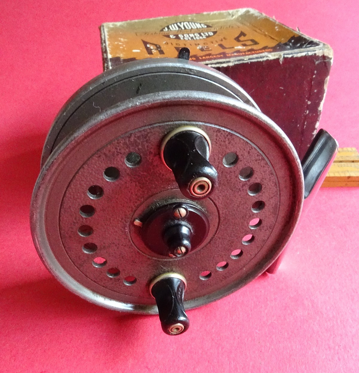 A USED BOXED VINTAGE J W YOUNG 3 3/4″ THE SELDEX CENTREPIN REEL A GOOD USER