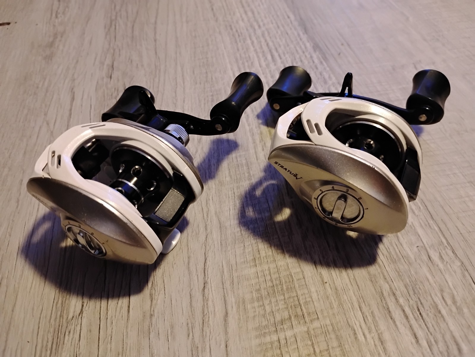 Okuma 7 bearings Stratus V baitcaster set of 2 ( in excellent condition)