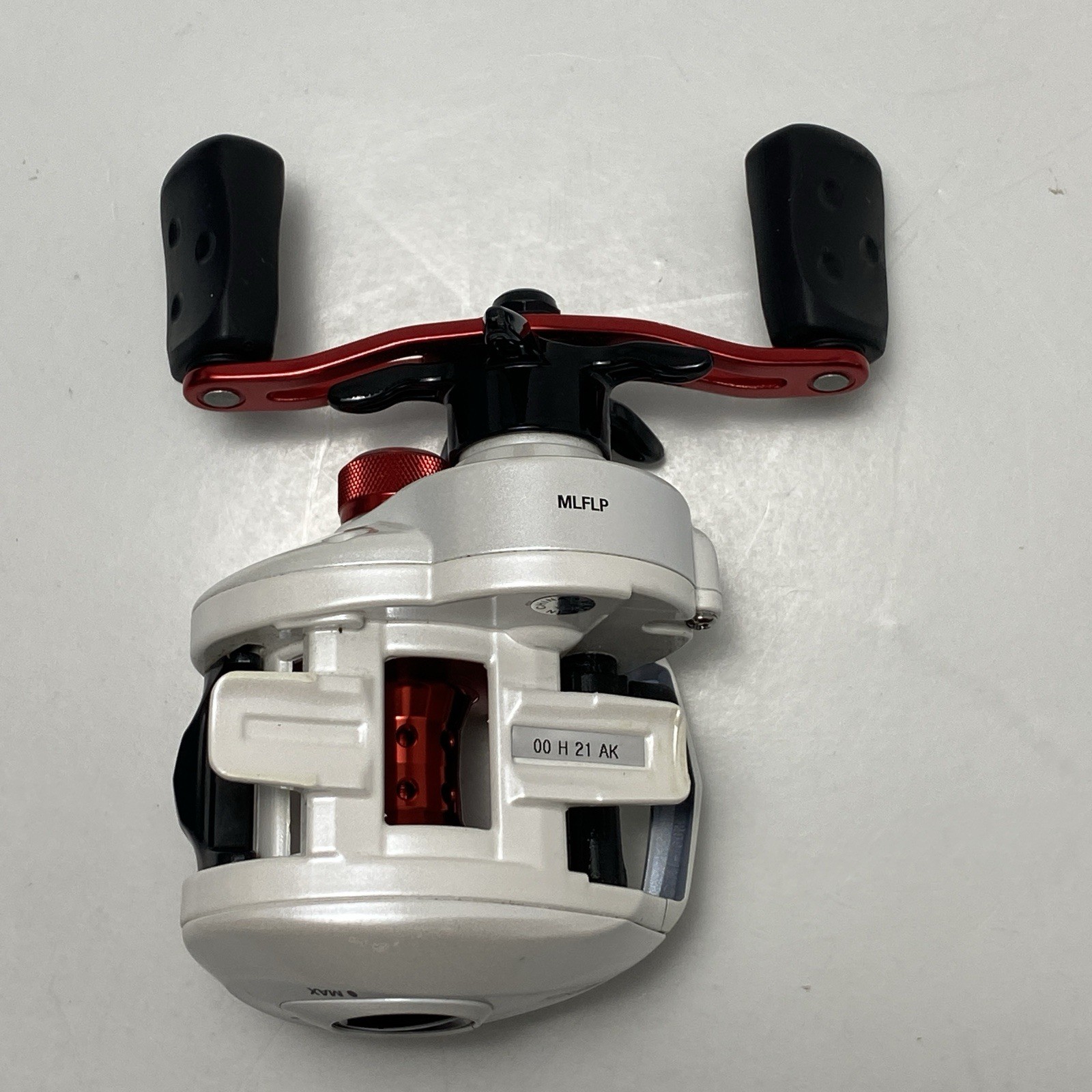Abu Garcia MLF Baitcasting Fishing Reel 6.4:1 Right Hand White Red Low Profile