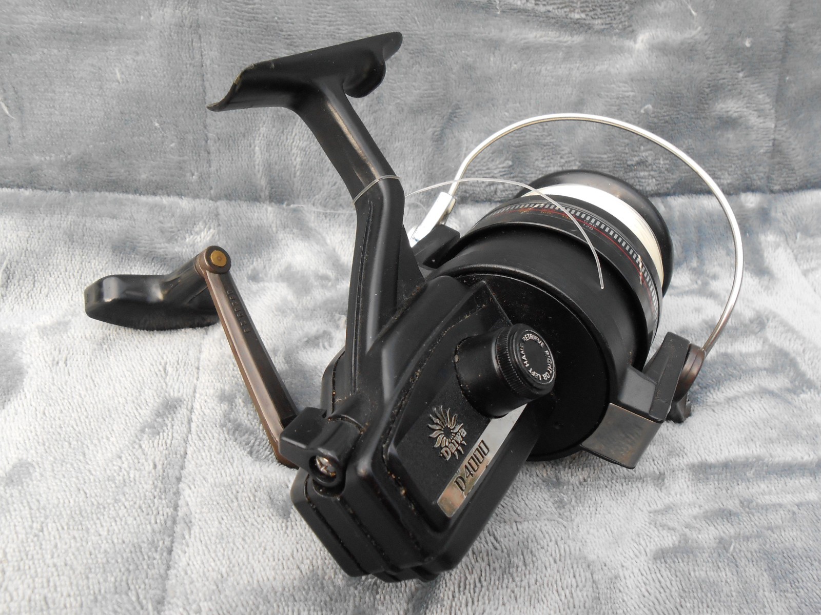 VINTAGE DAIWA REGAL D 4000 FISHING REEL W/ BOX MEDIUM HEAVY JAPAN D4000 SPINNING