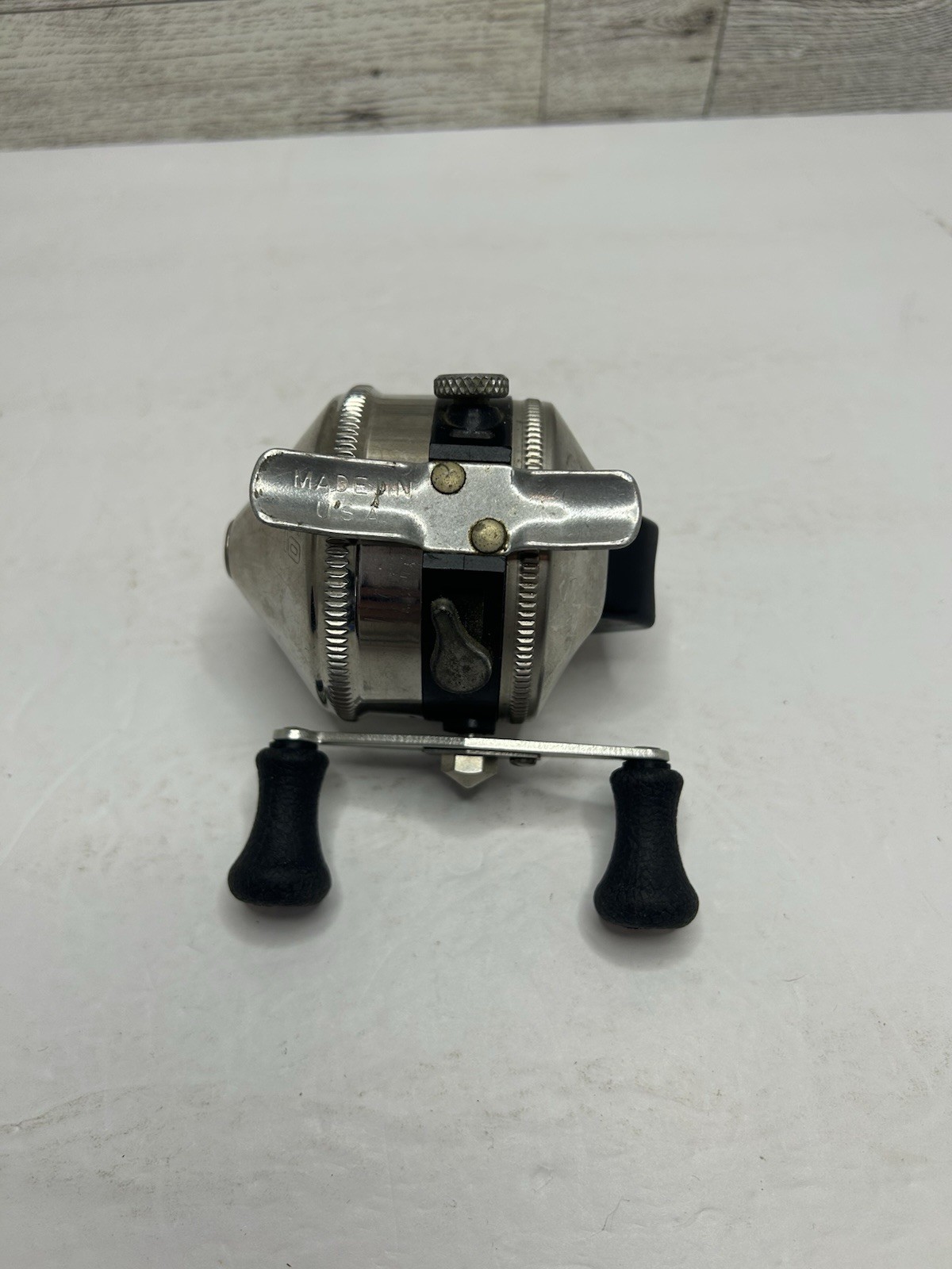 Vintage Zebco „Spinner“ Model 33 Spincasting Fishing Reel Made In USA Metal Foot