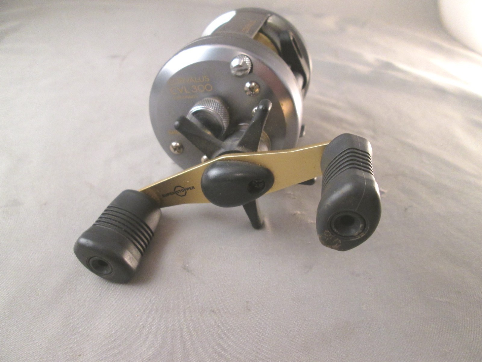 Shimano Corvalus CVL 300 bait casting reel, 4 ball bearings used vg condition