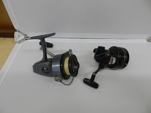 LOT OF 2 Vintage Daiwa REEELS 402A Spinning Reel AND OTHER UNMARKED MODEL