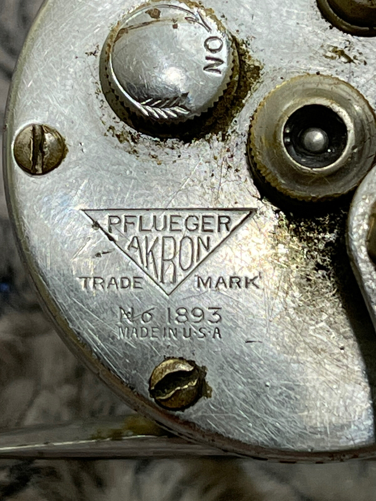 Vtg Pflueger Akron 1893 Conventional Fishing Reel Level Wind Bakelite Handle