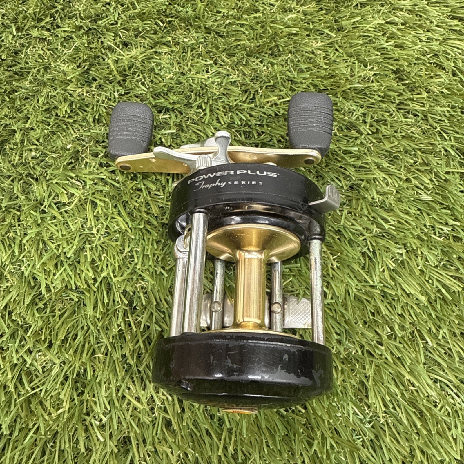 Older Bass Pro Shops Trophy series power plus PR2000 High Speed Baitcast Reel
