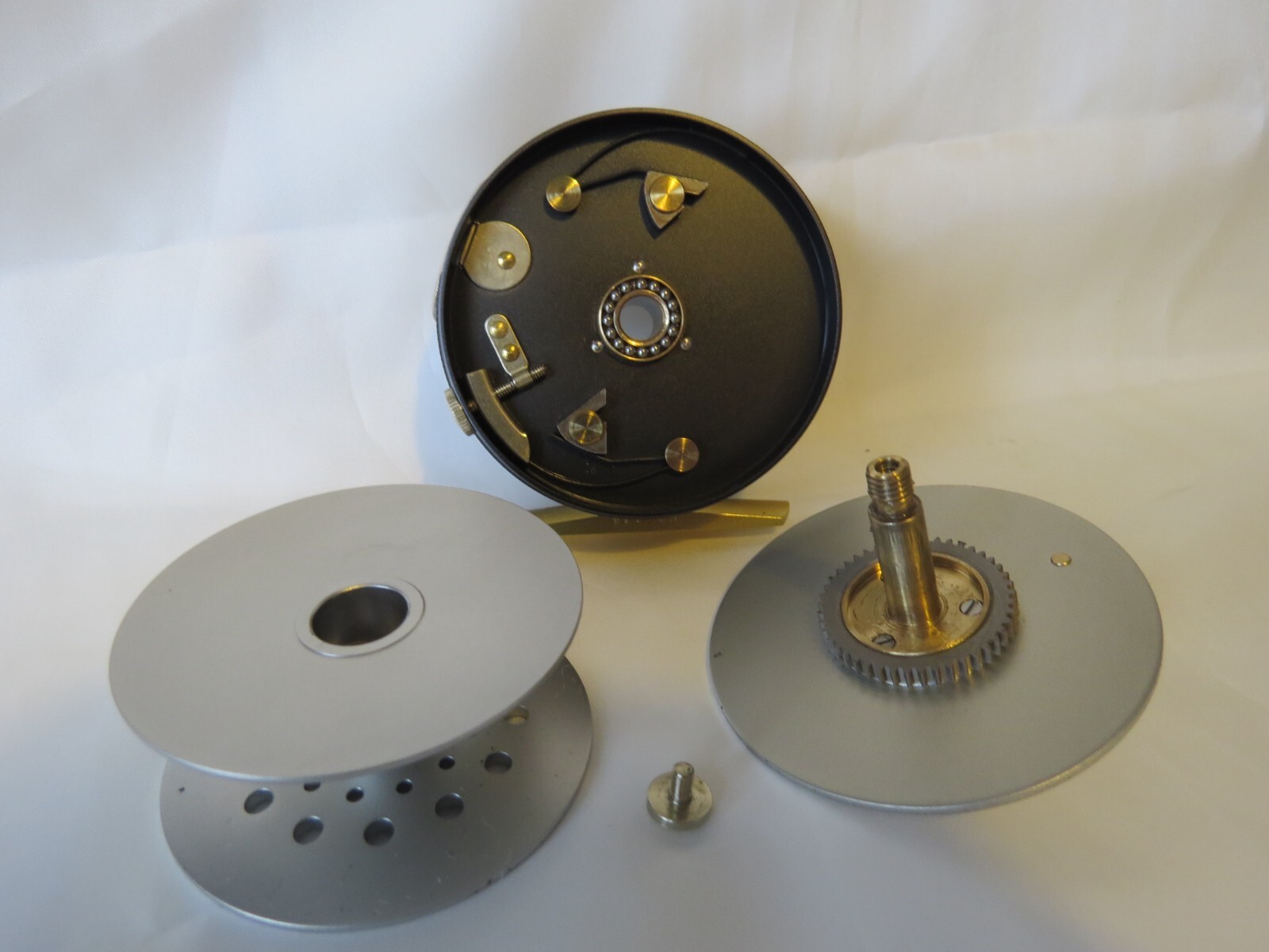 NEW HARDY 1921 WIDE SPOOL PERFECT 3″ FLY REEL REVOLVING LINE GUIDE RHW
