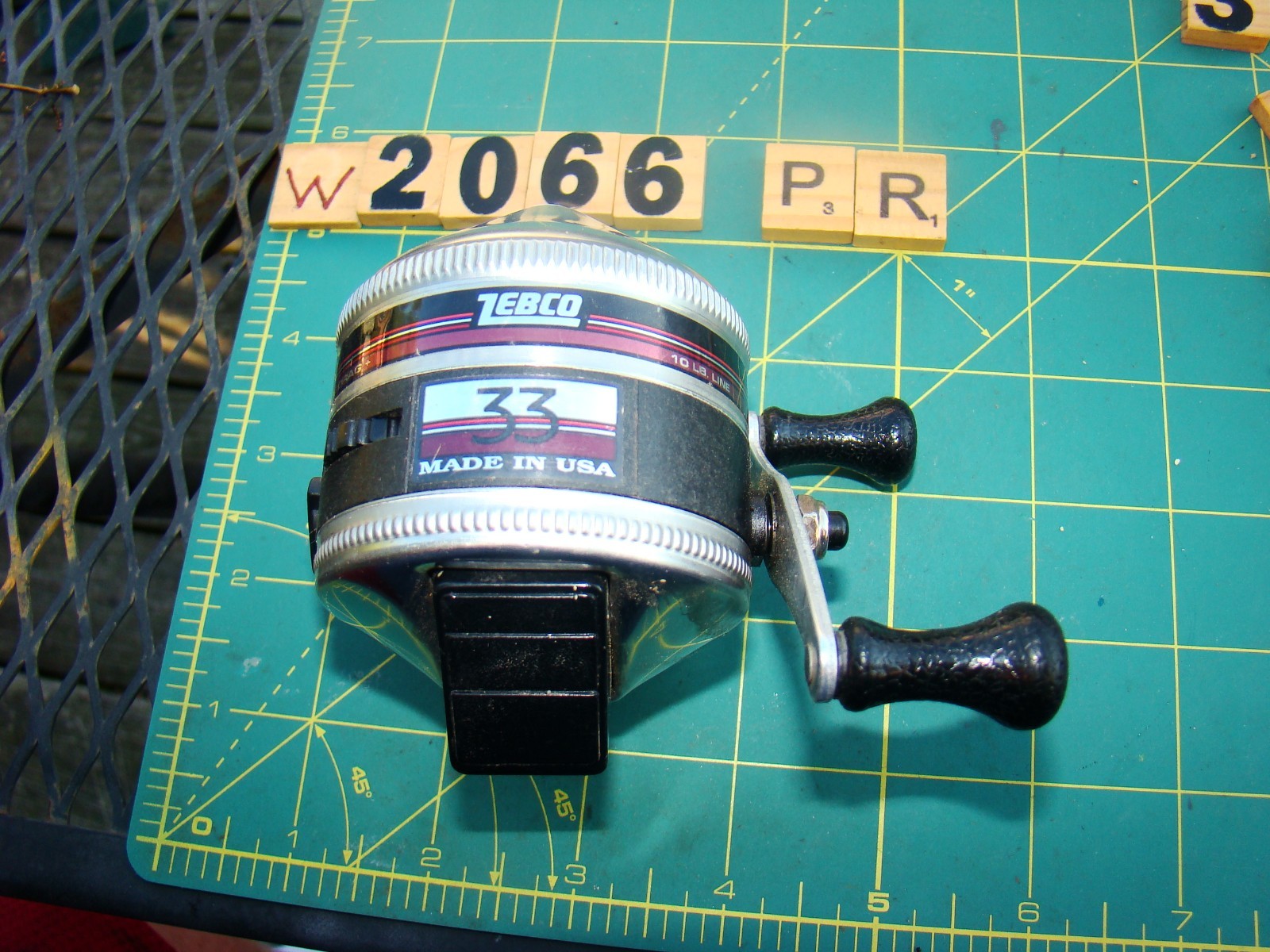 W2066 PR ZEBCO 33 MAROON STRIPE MADE IN USA FISHING REEL
