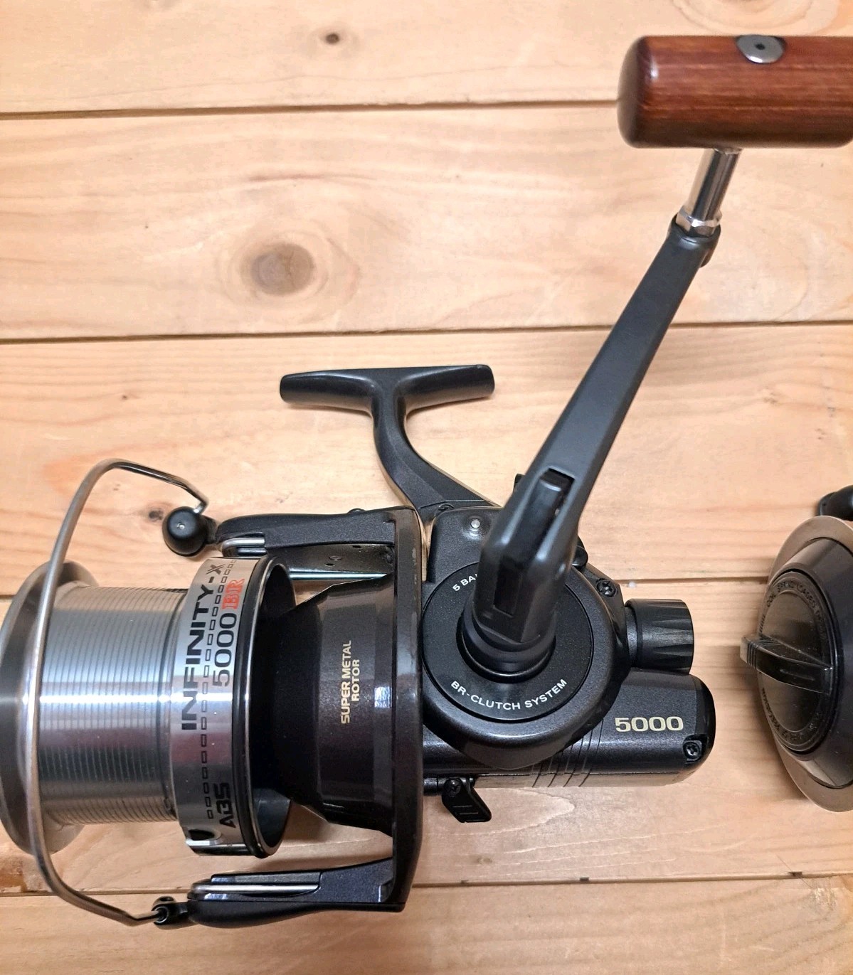 3 × Daiwa Infinity-X 5000 BR Freewheel Fishing Reels Carp Baitrunner Carp