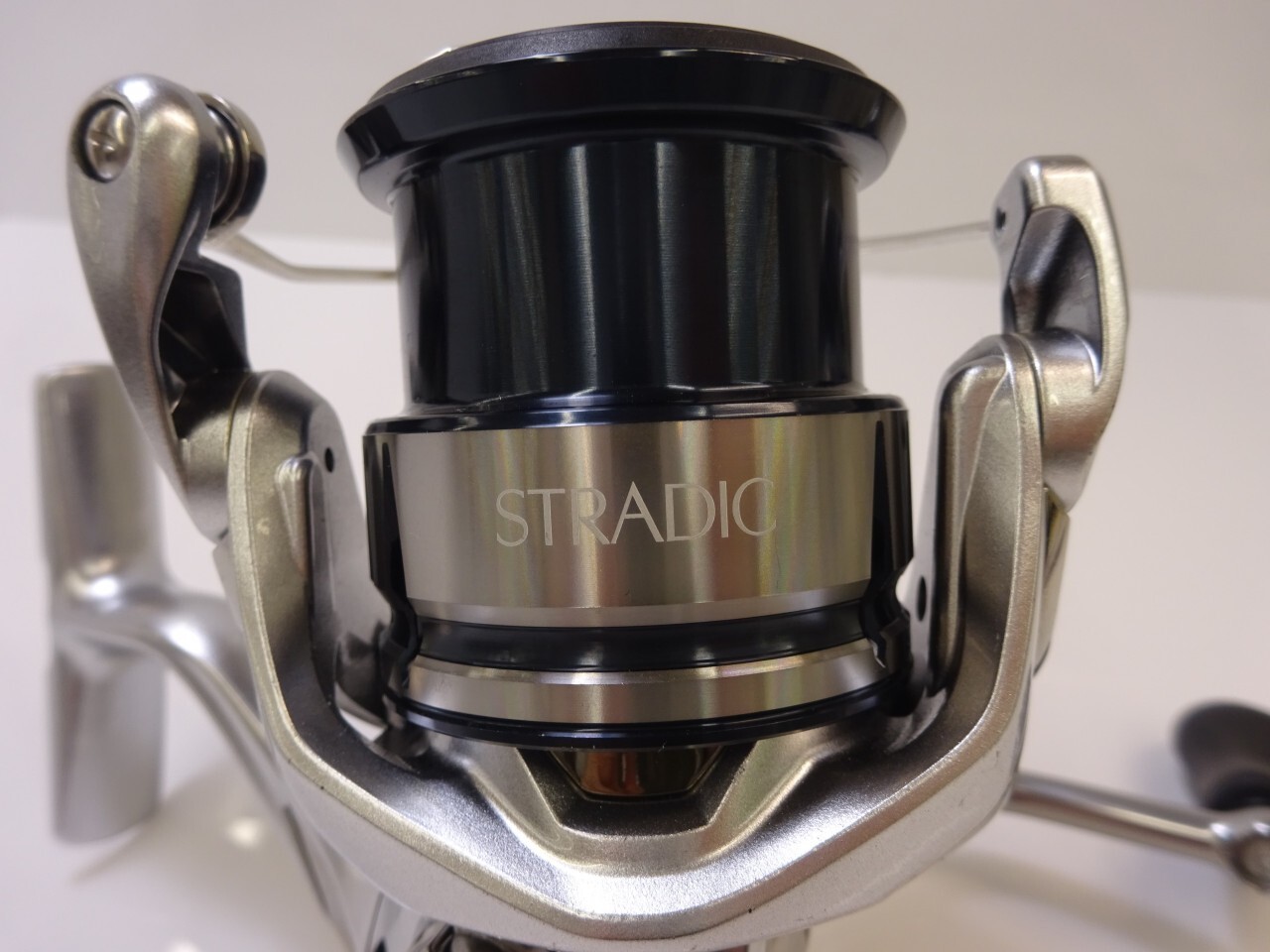 Shimano 19 STRADIC 2500SHG 6.0:1 Spinning Reel Very Good from Japan
