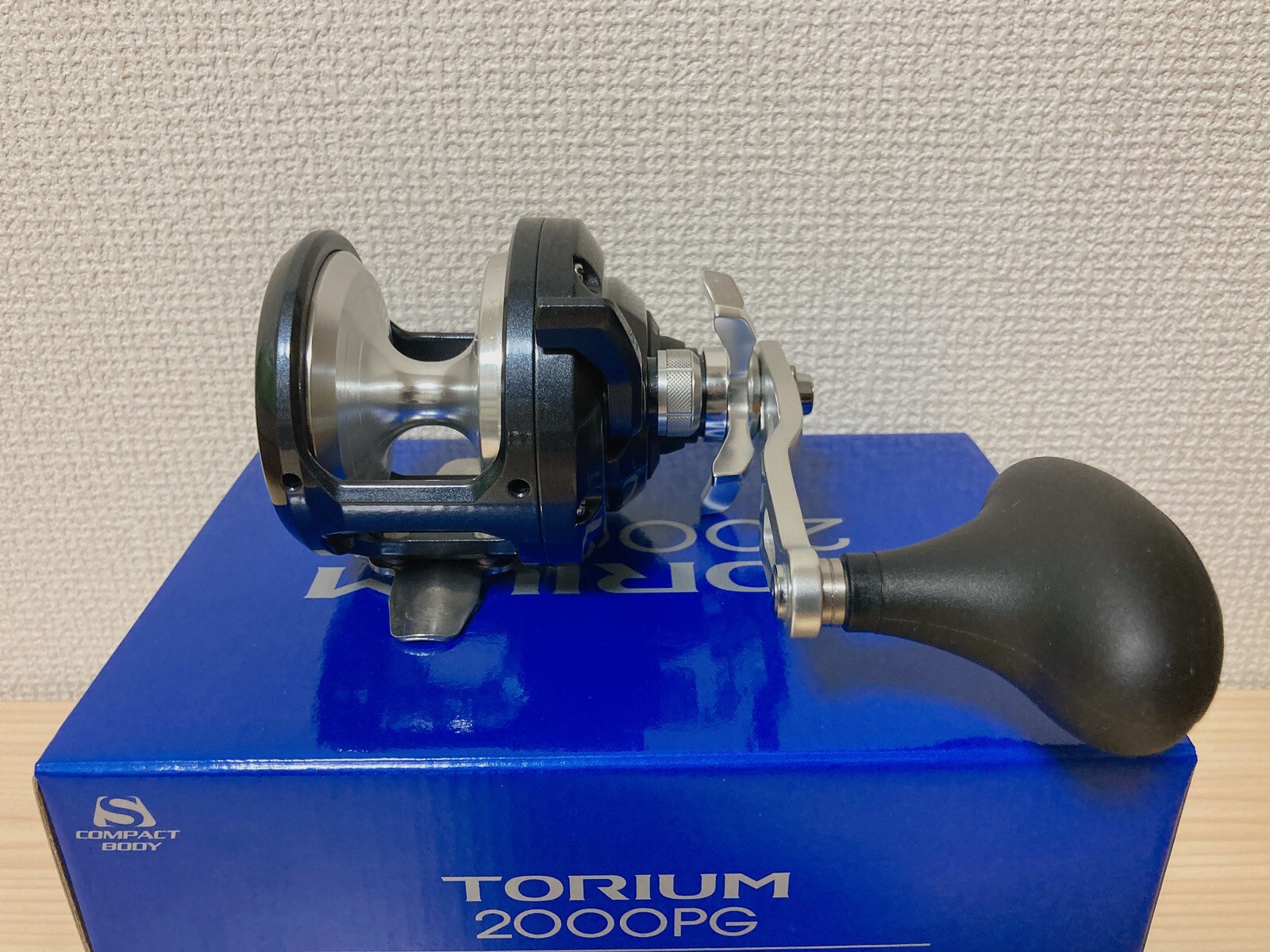 Shimano Baitcasting Reel 20 TORIUM 2000PG Right 4.6:1 Fishing Reel IN BOX