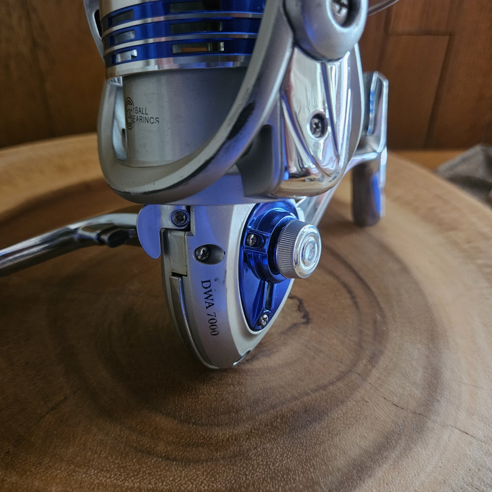 DWA 7000 Gear Ratio: 4.7:1 Spinning Fishing Reel Graphite Frame Screw-In Handle
