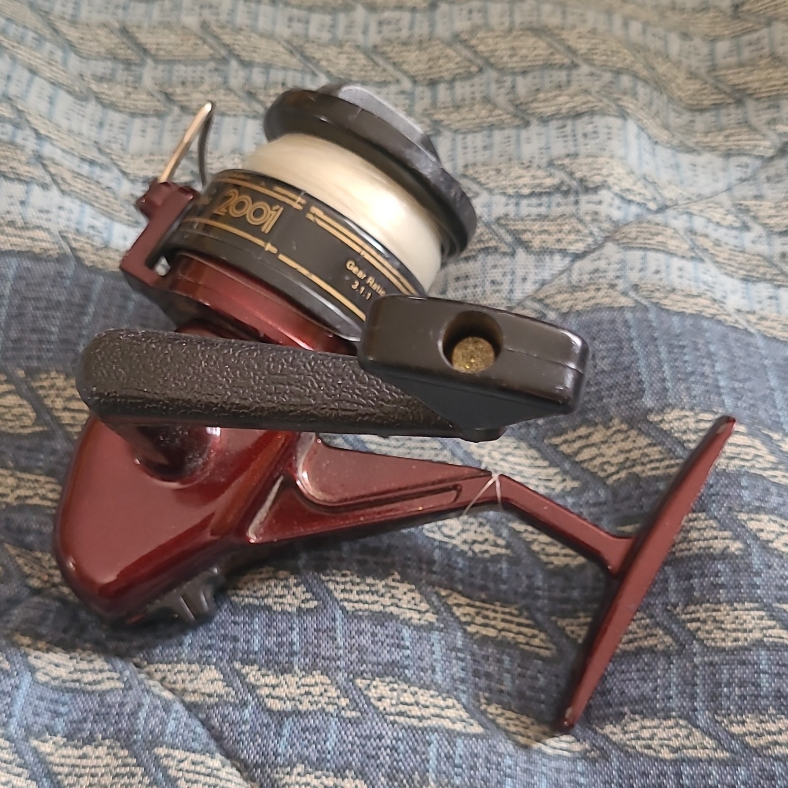 Shakespeare 2001 Spinning Reel Ratio 3.1:1 Burgandy & Black RH GUC