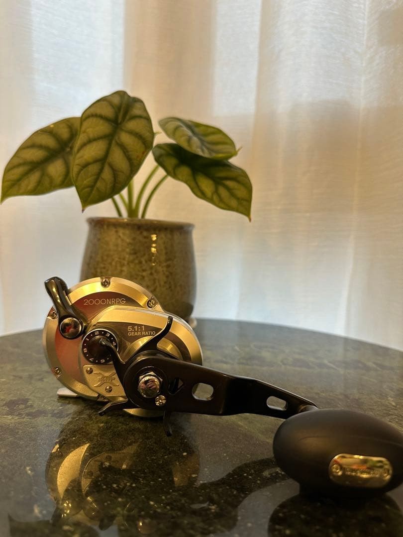 Shimano Ocean Jigger 2000NRPG Jigging Reel Used Silver 5.1 Ratio