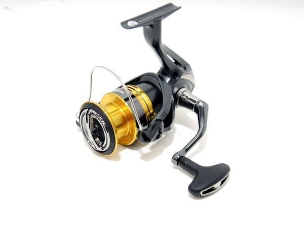 Shimano 22 SAHARA C3000HG Spinning Reel New in Box