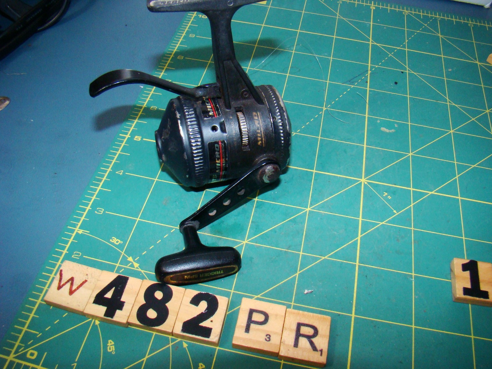 W0482 PR ZEBCO 11 TS UNDERSPIN TRIGGER CAST ULTRALIGHT SPINCAST FISHING REEL USA