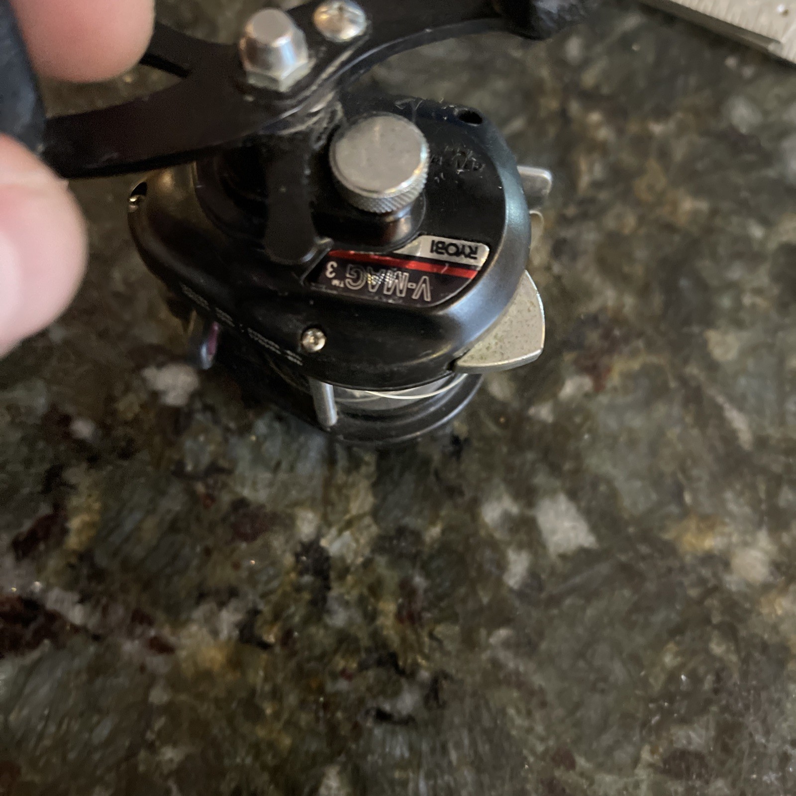 Vintage Ryobi V-MAG 3 Baitcasting Fishing Reel Magnetic Cast Control Baitcaster