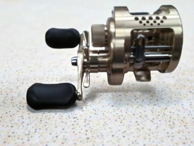 Shimano 00 Calcutta Conquest 200 Baitcasting Reel Used Good
