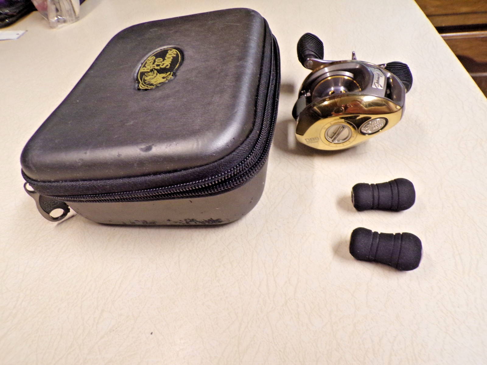 BASS PRO SHOPS FISHING REEL – GOLD SERIES – 11 BALL B. – 6:4:1 GEAR R. – LEFT H